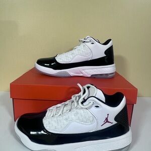 Jordan Max Aura 2 White Gym Red Size 7